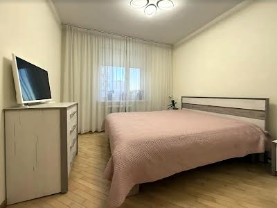 квартира за адресою Андрія Первозванного вул. (Стахурського), 4