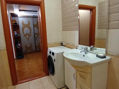 квартира за адресою Анни Ахматової вул., 43