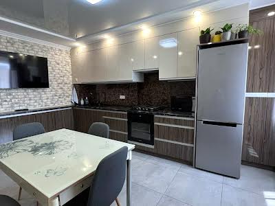 квартира за адресою Михайла Лушпи просп., 5