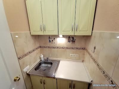 комерційна за адресою Прохоровська вул., 7