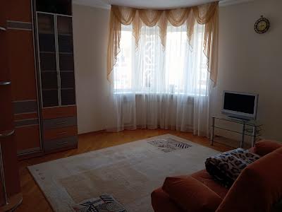 квартира за адресою Анни Ахматової вул., 45