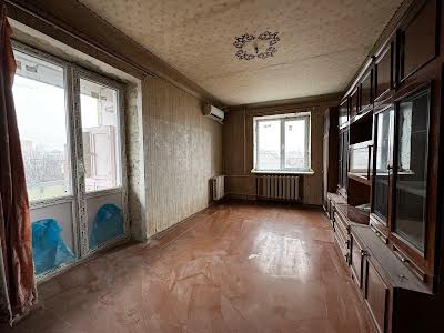квартира за адресою Александра Лавренко, 2
