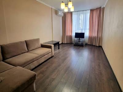 квартира за адресою Анни Ахматової вул., 34