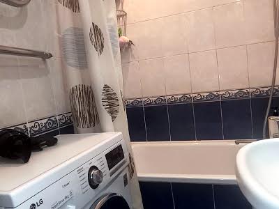 квартира за адресою Р.Атаманюка, 33