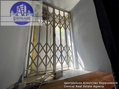 комерційна за адресою Чернівці, Театральна пл., 1