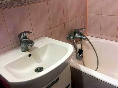 квартира за адресою Прирічна вул., 72