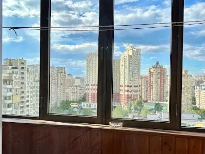 квартира за адресою Срібнокільська вул., 8