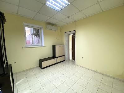 комерційна за адресою Вінницька, 1