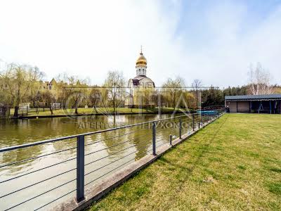 будинок за адресою с. Лісники, Виноградна вул.