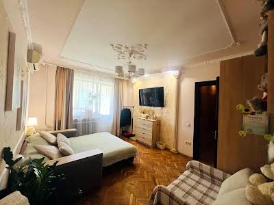 квартира за адресою Івана Величковського вул., 42