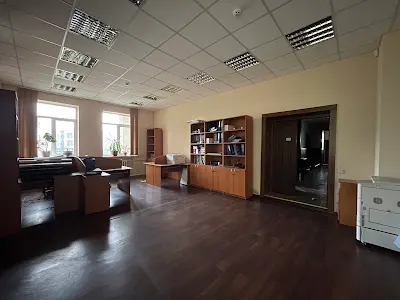 комерційна за адресою Броварська, 1а