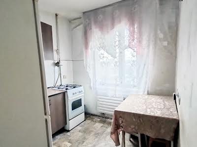квартира за адресою Богатирська вул., 4