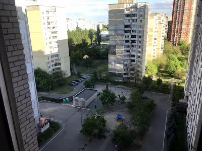 квартира за адресою Ревуцького вул., 5