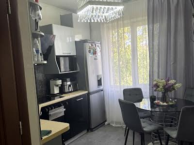 квартира по адресу Евгения Чикаленко ул., 75