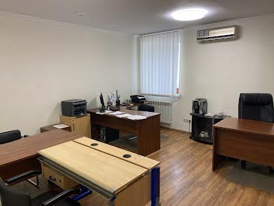 комерційна за адресою Василя Довгича вул., 2
