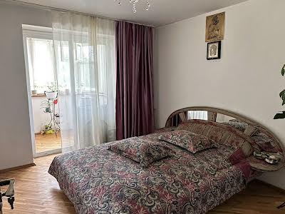 квартира за адресою Анни Ахматової вул., 3-А