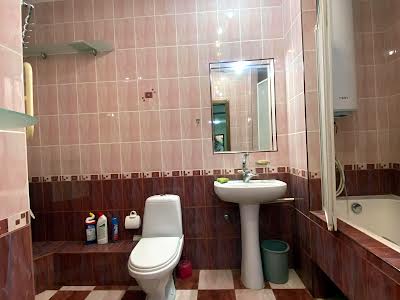 квартира за адресою Раїси Окіпної вул., 8