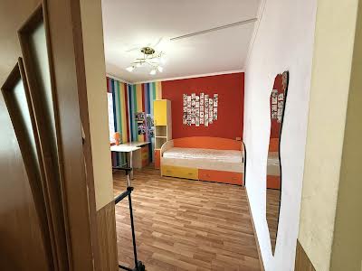 квартира за адресою Анни Ахматової вул., 6