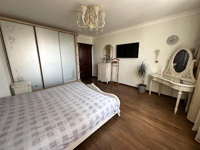 квартира за адресою Ахматова, 30