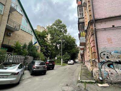 квартира за адресою Алли Горської пров. (Чеслава Бєлінського), 8