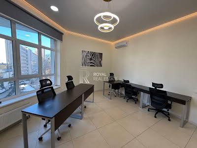комерційна за адресою Кловський узвіз, 7a