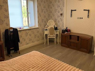будинок за адресою с. Нові Безрадичі, Блакитна