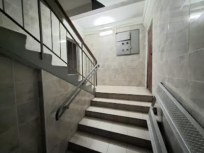 квартира за адресою Драгоманова вул., 25