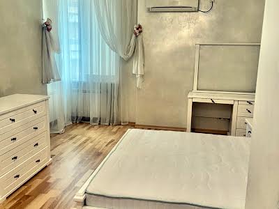 квартира за адресою Старонаводницька вул., 4-В