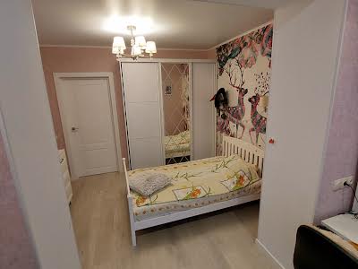 квартира за адресою Лазурна вул., 40/1