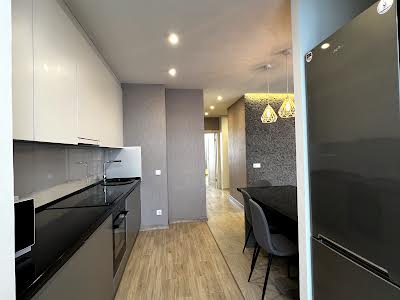 квартира за адресою Українська, 83 б