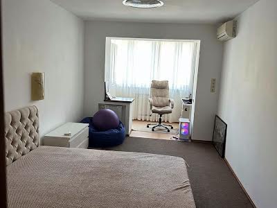 квартира за адресою Метробудівська вул., 8