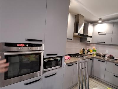 квартира за адресою Злуки просп., 5А