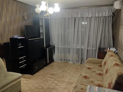 квартира за адресою Каштанова вул., 4