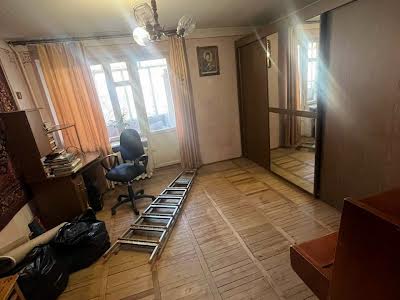квартира за адресою Коновальця, 112