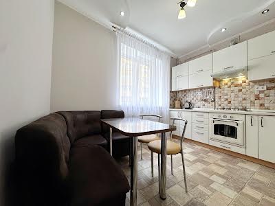 квартира за адресою Залізнична вул., 7м