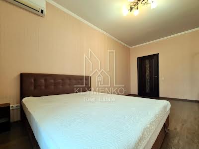 квартира за адресою Регенераторна вул., 4