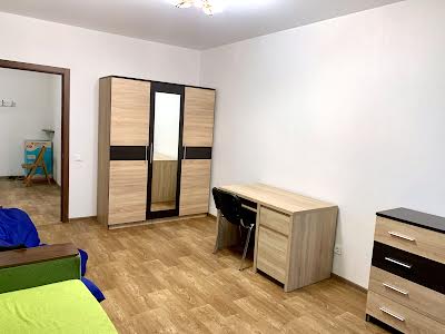 квартира за адресою Ревуцького вул., 40-Г