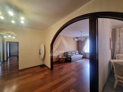 квартира за адресою Українська вул., 6А
