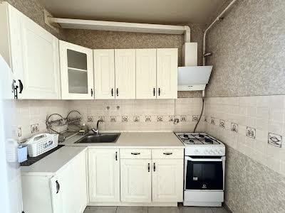 квартира за адресою Українська вул., 83б