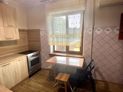 квартира за адресою Срібнокільська вул., 8-А