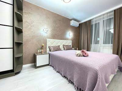 квартира по адресу Молодіжна ул., 4