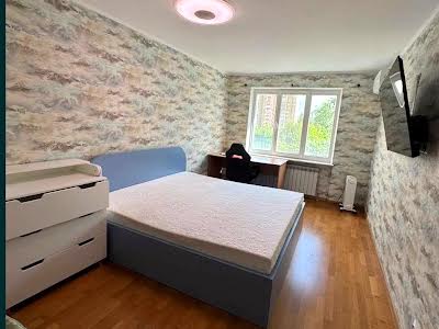 квартира за адресою Михайла Максимовича вул. (Онуфрія Трутенка), 7