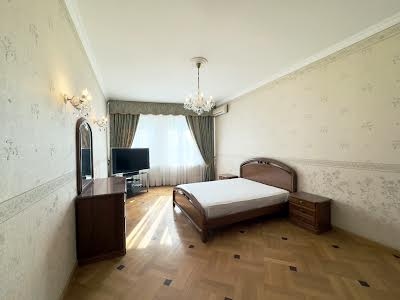 квартира за адресою Дмитрівська вул., 13а