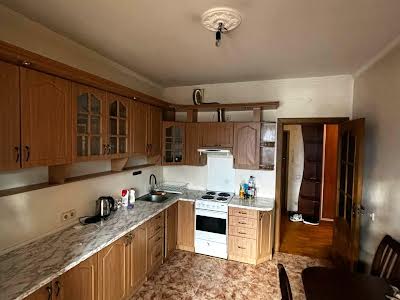 квартира за адресою Ревуцького вул., 5