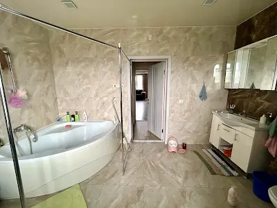 комерційна за адресою Південна, 8
