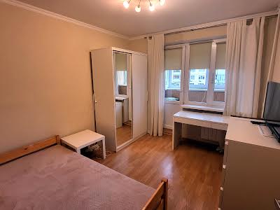 квартира за адресою Патріарха Мстислава Скрипника вул., 11
