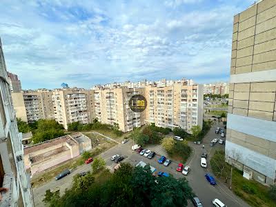 квартира за адресою Анни Ахматової вул., 4
