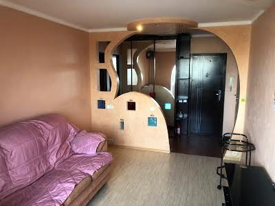 квартира за адресою Богатирська вул., 16