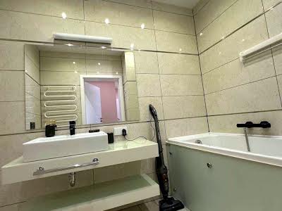 квартира за адресою Левітана вул., 3