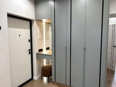 квартира по адресу Молодіжна ул., 8